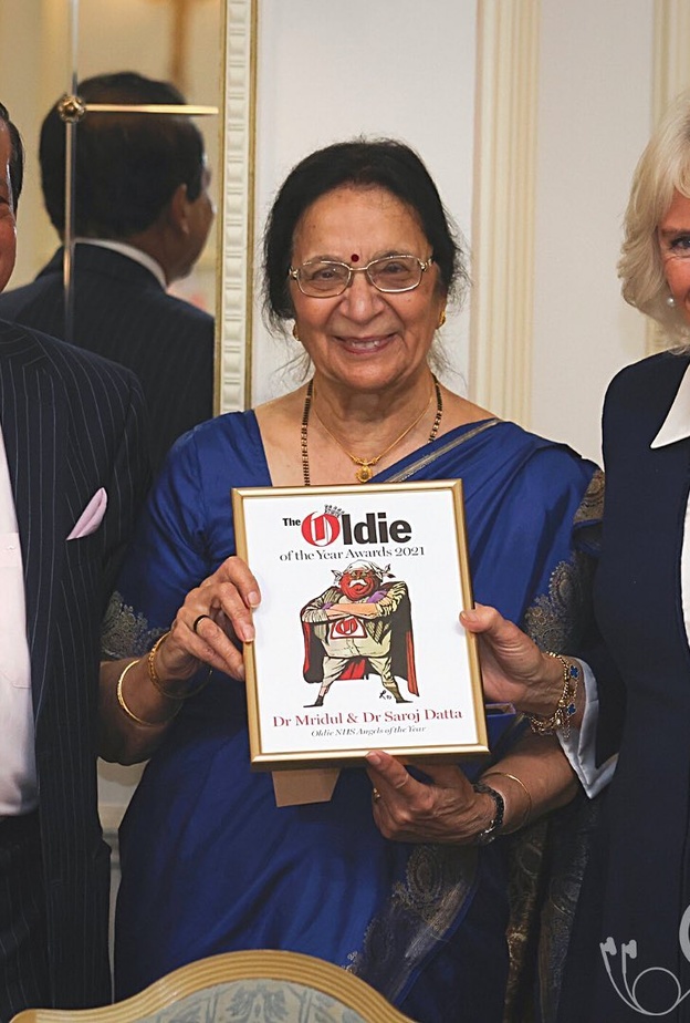 دوقة كورنوال تقدم جائزة oldie لهذا العام