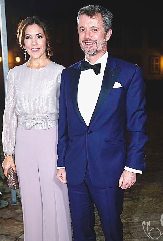 الملكة مارغريت تستضيف حفلة موسيقية وعشاء في قلعة فريدنسبورج