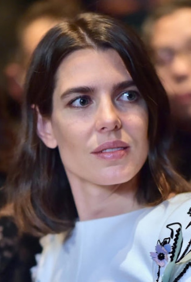 شارلوت كاسيراغي في عرض أزياء شانيل لربيع وصيف 2022