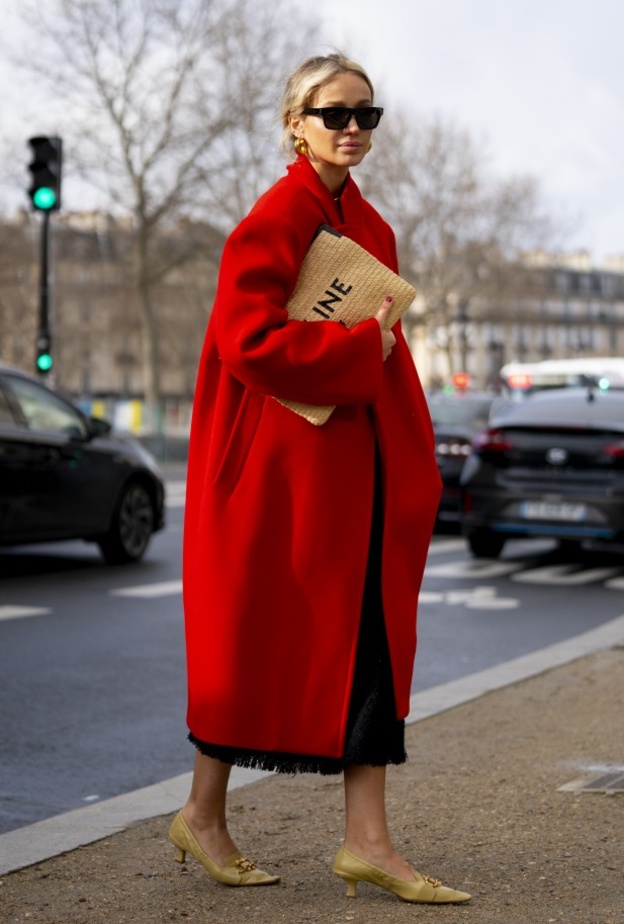 افكار مبتكرة لاعتماد الجاكيت الملون في إطلالات الشتاء