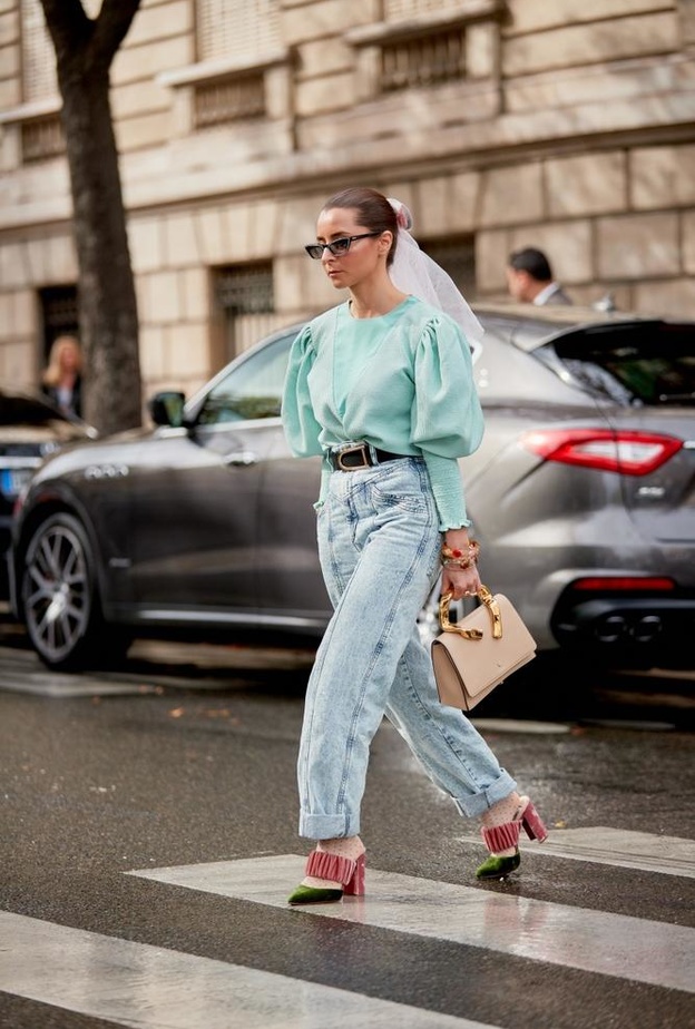 أفكار مميّزة لتنسيق الجينز بأسلوب أنيق لموسم الرياض