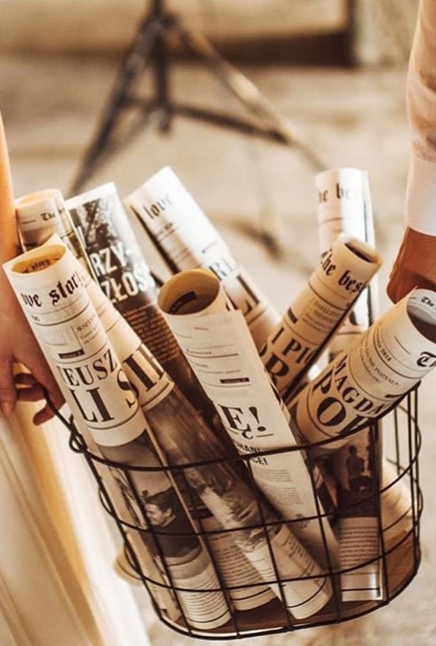 أفكار ديكور زفاف فريدة بصفحات الجرائد الورقية