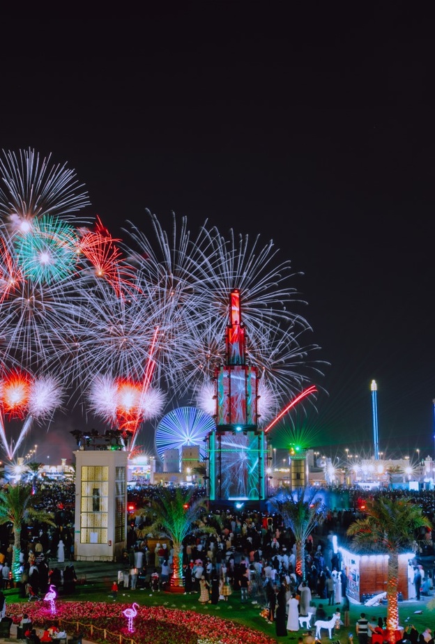 إحتفالات اليوم الوطني الإماراتي تزين الأرجاء في أبوظبي - المصدر وام