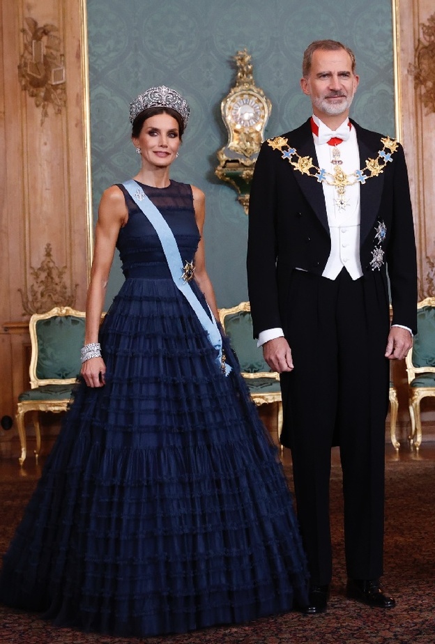 إطلالات الملكة ليتيزيا في السويد تصاميم راقية ومناصرة للبيئة