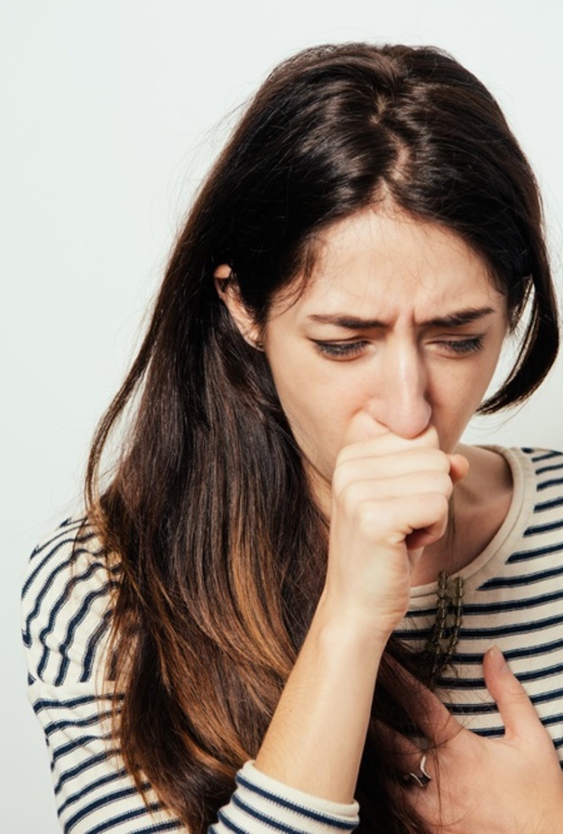 أسباب زيادة الكحة عند النوم وطرق علاجها