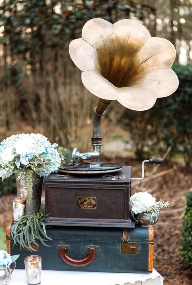 استعمال الاشياء القديمة يضيف لمسة فينتج على ديكور حفل زفافك 