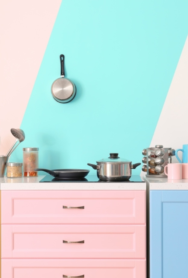 الاستفادة من سطح الخزائن في ديكورات المطابخ