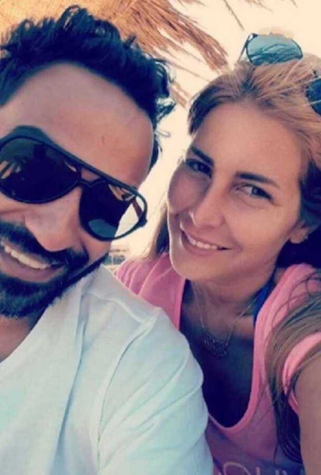 تزوج احمد فهمي منة حسين فهمي طليقة الفنان شريف رمزي ثم تطلقا