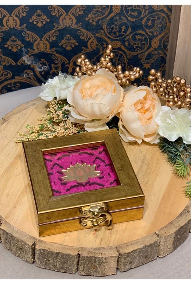 تعرفوا على أهم البطاقات والمطبوعات الورقية لحفلات الزفاف