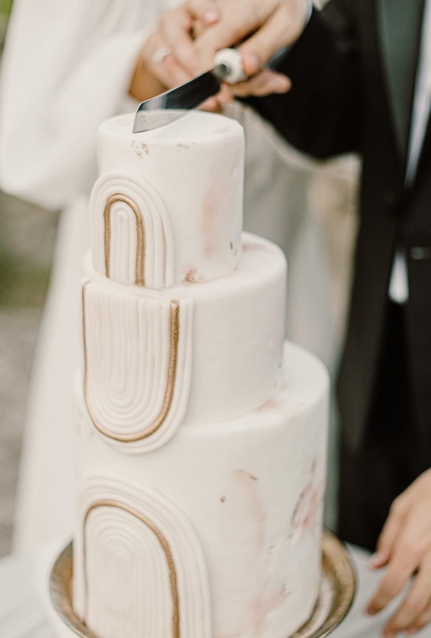 تعرفوا على أهم وأشهر تقاليد كعكات الزفاف