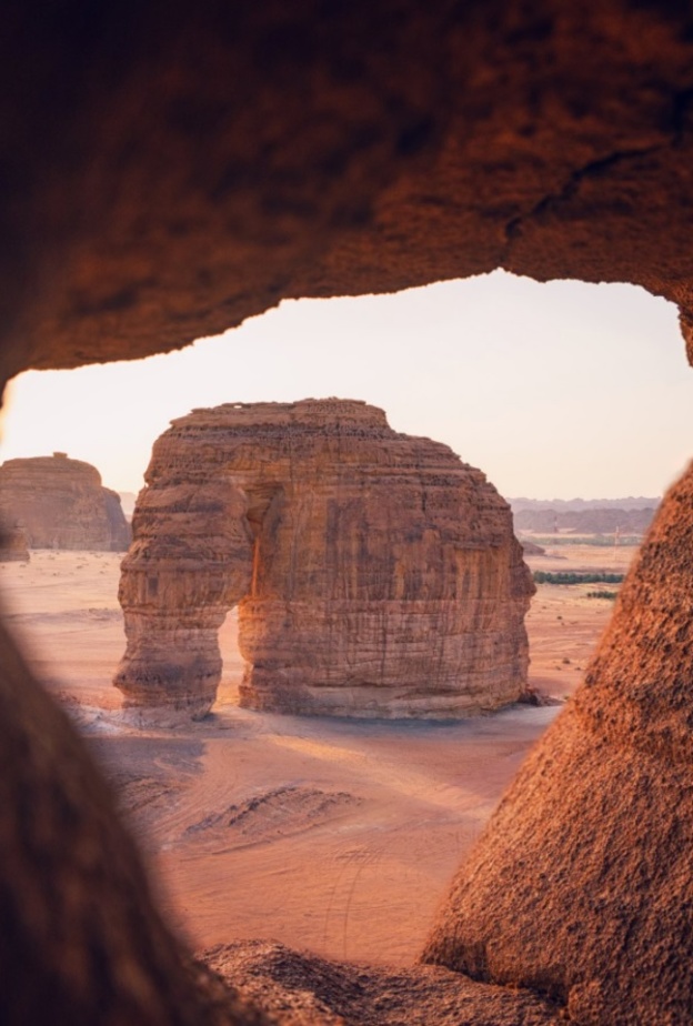 جبل الفيل واحدًا من أجمل المواقع للاسترخاء وقضاء وقتٍ ممتعٍ في العلا - المصدر استكشف العلا