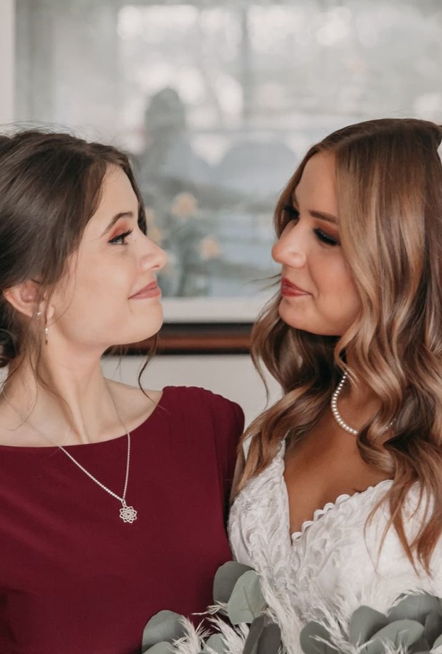 خلاف بين شقيقتين قبل حفل الزفاف