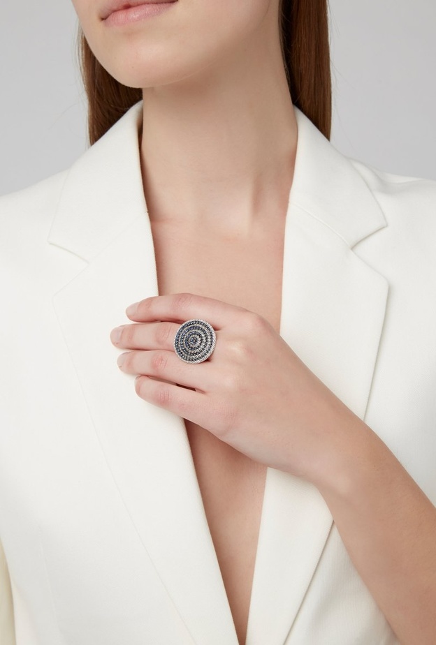 خواتم عصرية جذابة مزينة بالاحجار الكريمة لسهرات الخريف