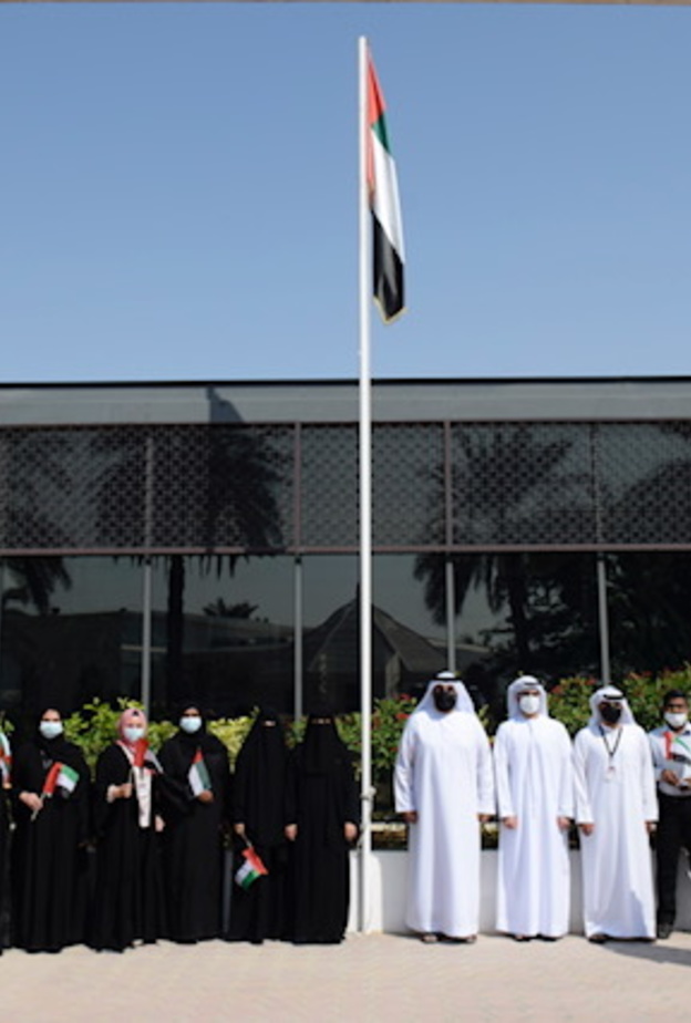 دبي لرعاية النساء والتوليد يحتفي بيوم العلم