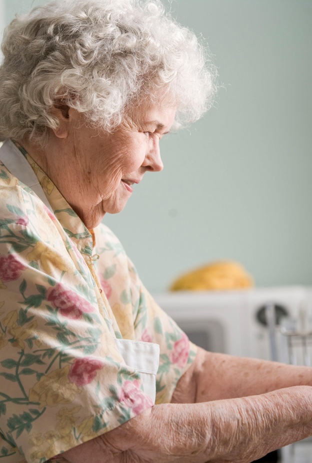 كيف تفيد الأعمال المنزلية كبار السن