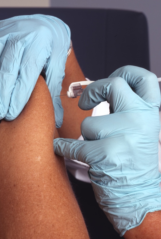 ماهي الاعراض الجانبية للقاحات فيروس كورونا ومتى تصبح خطيرة