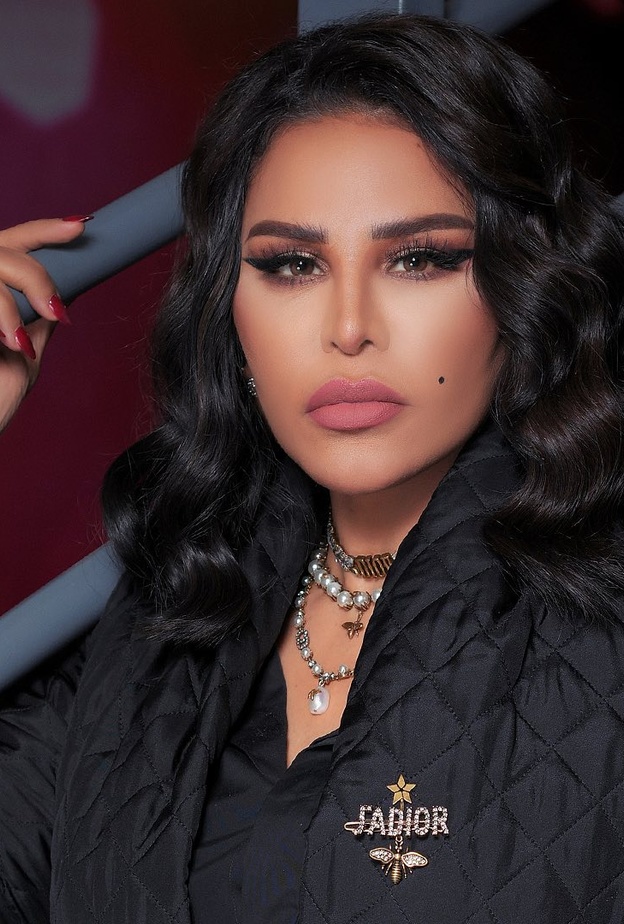 رسمات الايلاينر المجنح بأسلوب احلام