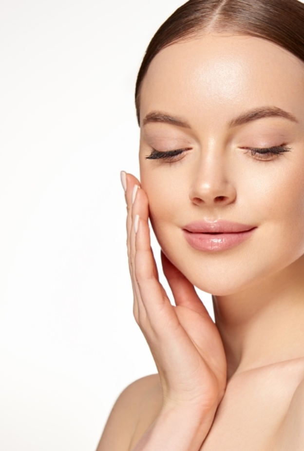 كيف تتم عملية شد الوجه طبيعيا بدون جراحة وما هي نتائجها