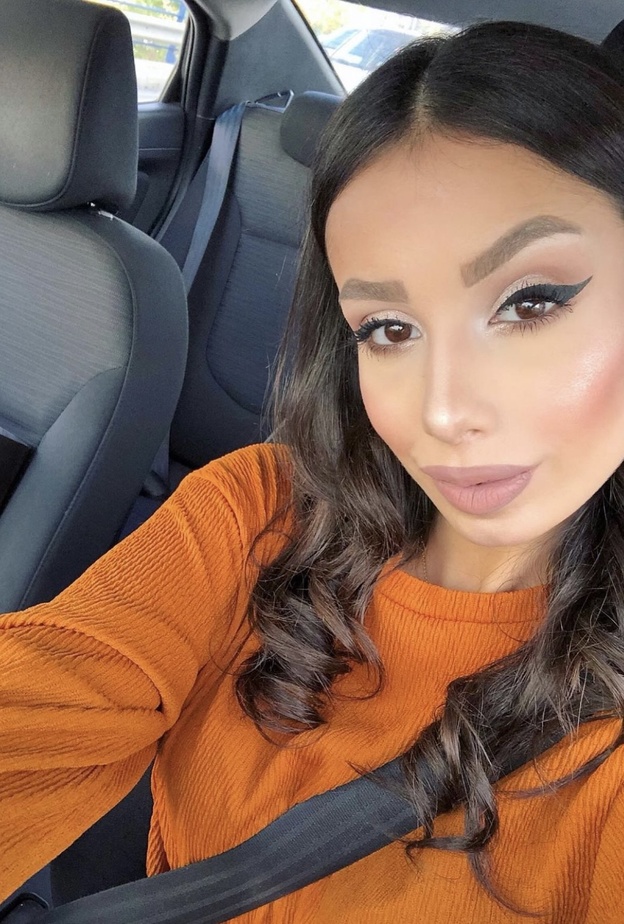 خطوات رسم الأيلاينر المجنح على طريقة خبيرة التجميل روجينا منذر