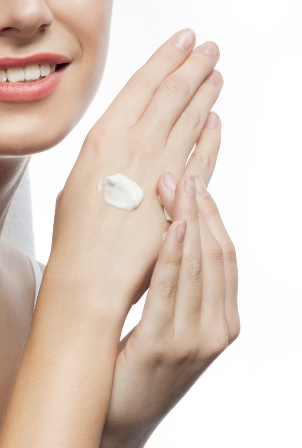 خلطات طبيعية لترطيب اليدين