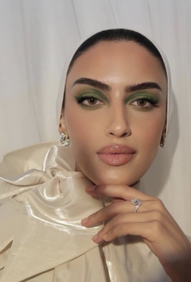 عدسات يارا النملة