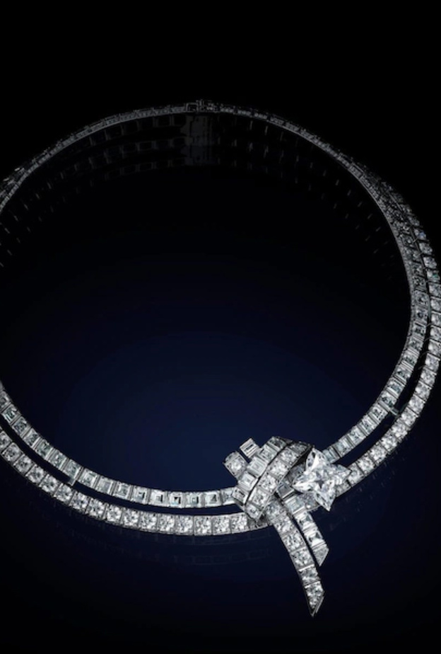 عقد من لويس فويتون  Louis Vuitton