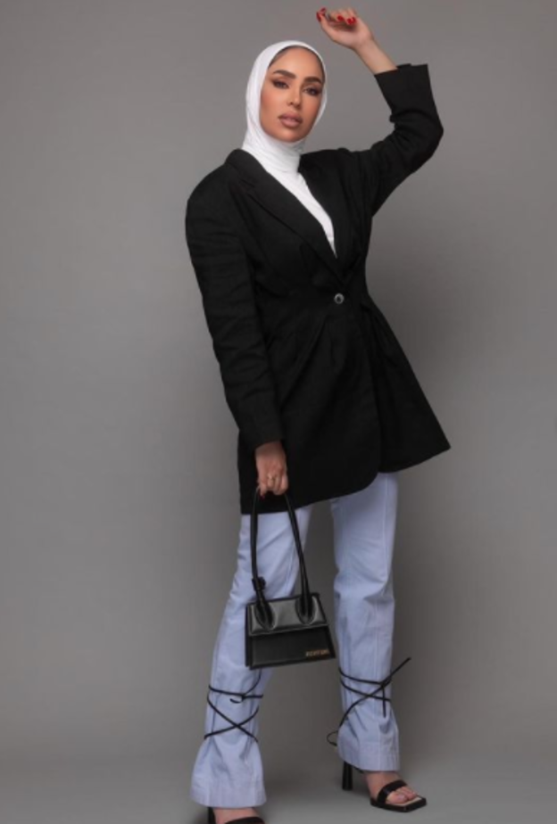 أفكار مميز لتنسيق البليزر الاسود للصبايا المحجبات