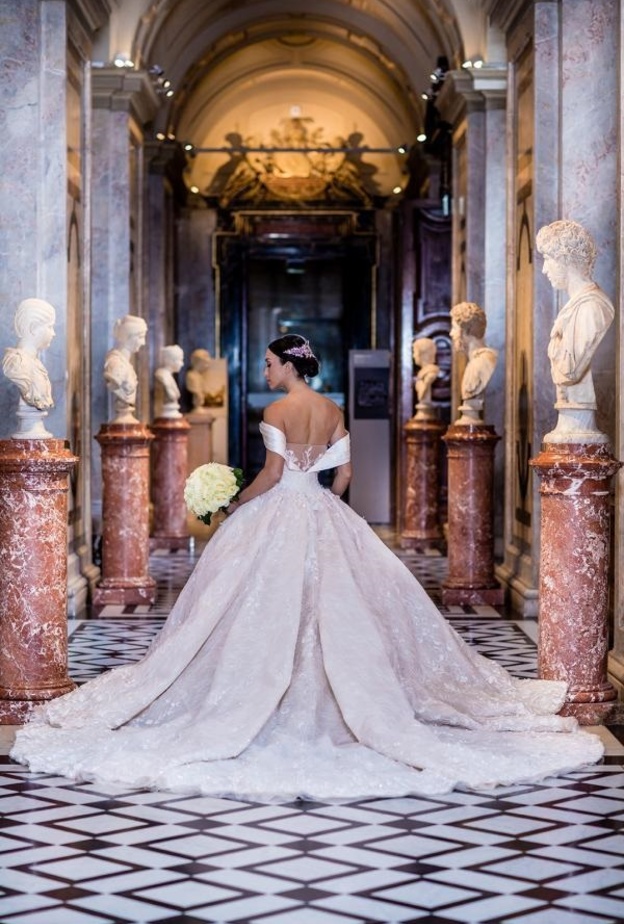 فساتين زفاف اماراتية من خلود الكندي