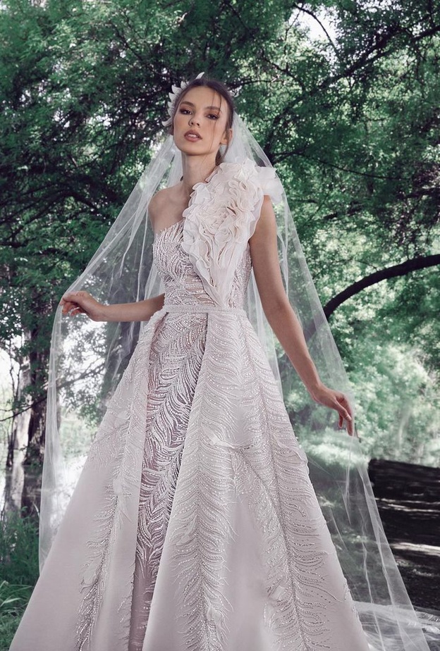 فساتين زفاف كتف واحد @tonyward