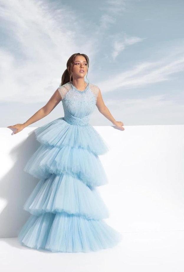 فساتين زفاف نيود مستوحاة من إطلالات النجمات