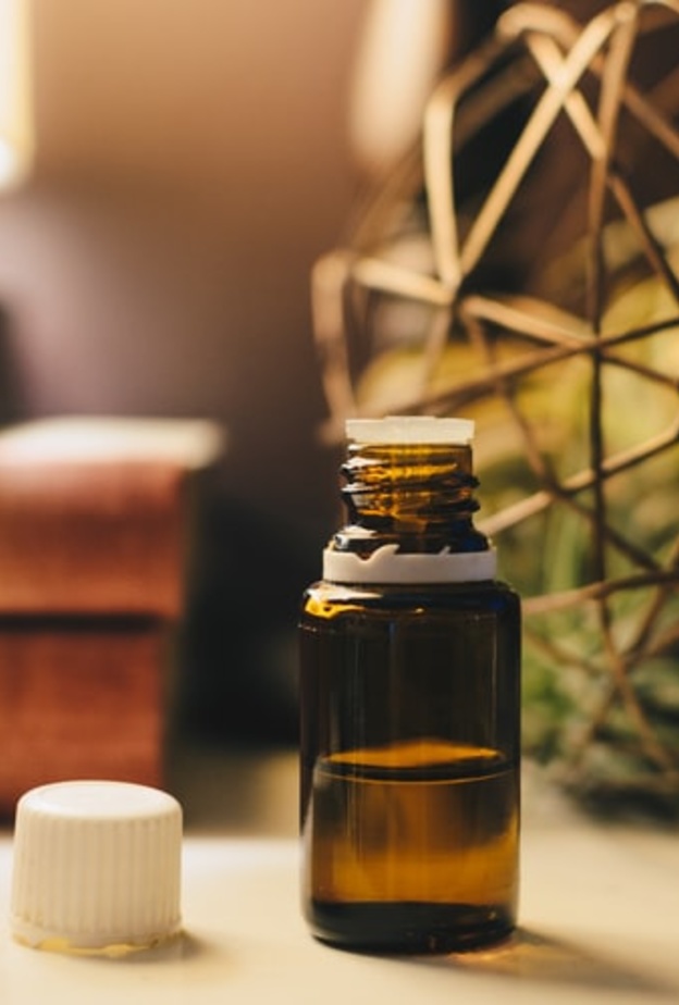 فوائد زيت السمسم لصحة الفم والاسنان