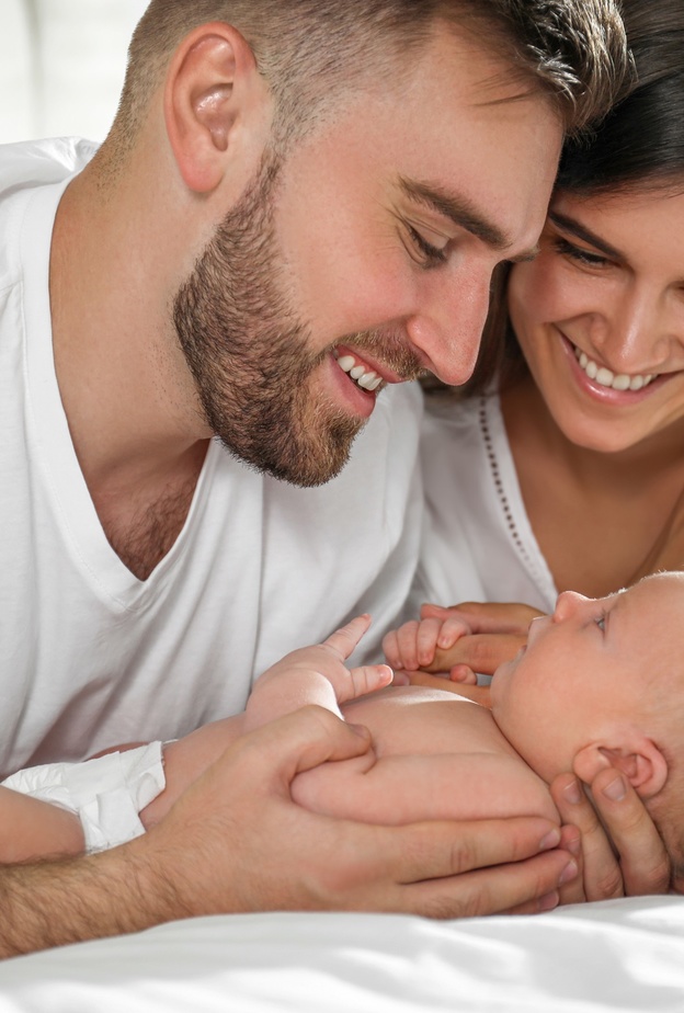 كيف تجعلين زوجك يتحمل مسؤولية المولود معك