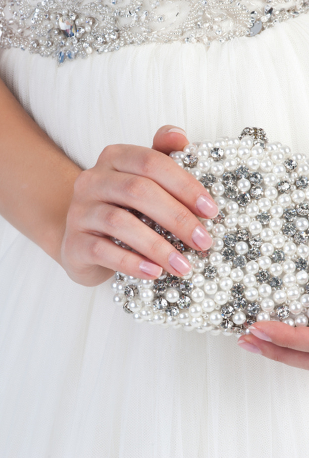 لا بد من نصحيح المكياج في حفل الزفاف