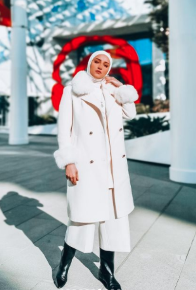 أزياء باللون الأبيض للمحجبات مستوحاة من انستقرام الفاشينيستا 