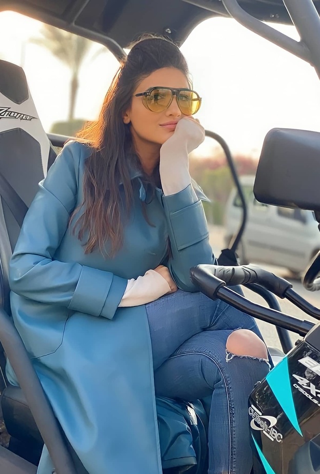 اطلالات شتوية للصبايا من وحي مي عمر