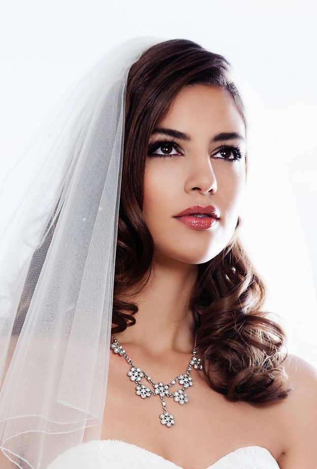 مكياج مشرق  للعروس صاحبة البشرة الجافة