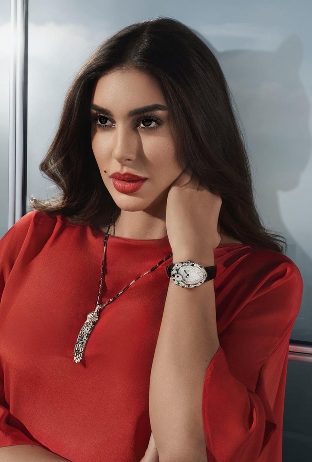 ياسمين صبري بساعة كارتييه الفاخرة