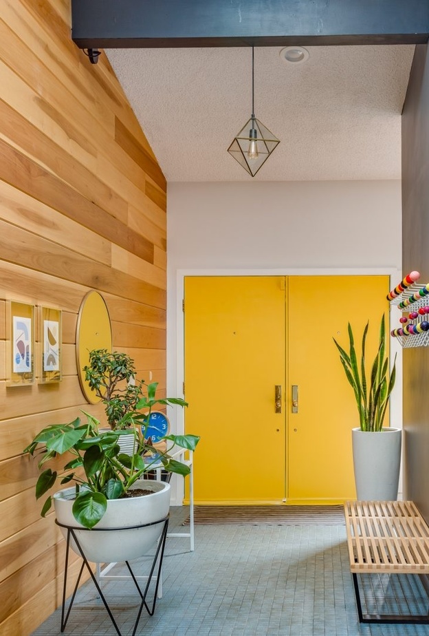 ‎الألوان المبهجة في ديكور مدخل المنزل العصري