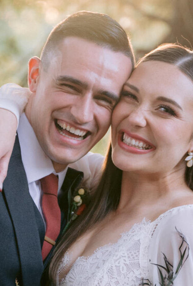 طريف لرقصة عروسين وضيوف زفافهما