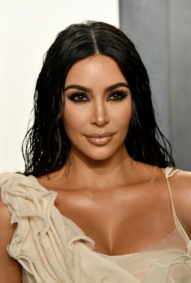 أبرز ألوان أحمر شفاه نيود مع الكونتور بأسلوب كيم كارداشيان