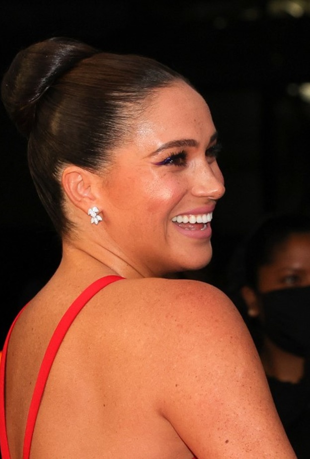  ميغان ماركل بمكياج لافت مع الآيلانير في أحدث ظهور لها 