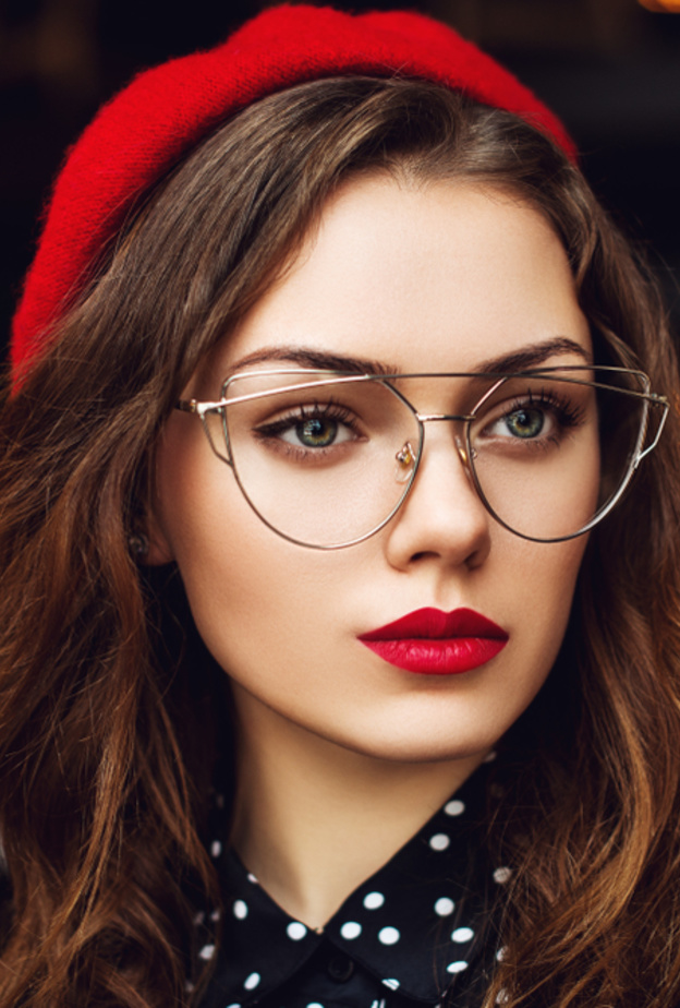 خطوات مكياج عيون للنظارات