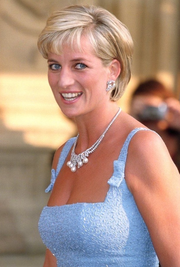 بتوقيع دار غرارد Garrard.. هذه آخر قلادة ارتدتها الأميرة ديانا قبل وفاتها