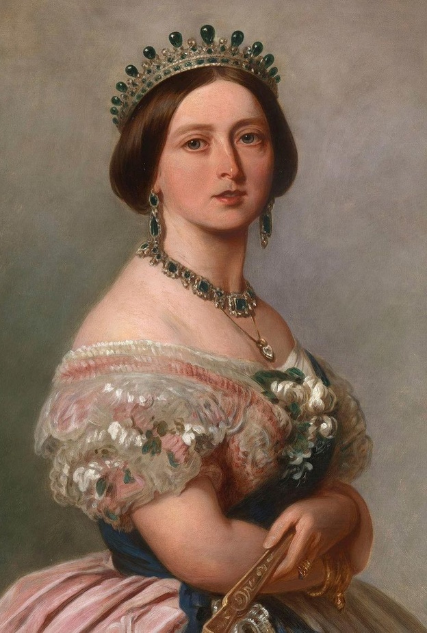 "عاشق المجوهرات".. 4 تيجان فاخرة أهداها الأمير ألبرت للملكة فيكتوريا وابنته الأميرة أليس