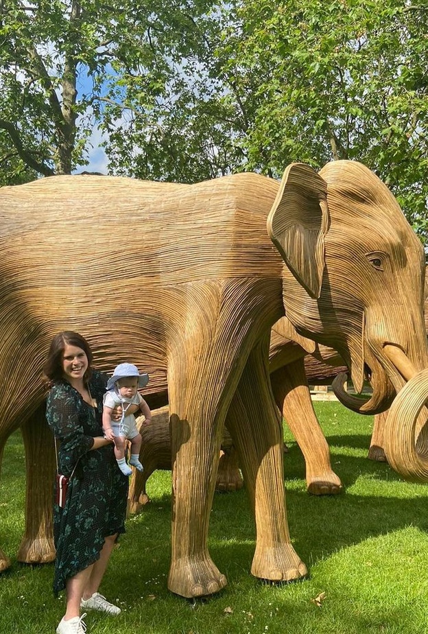 من 1990 إلى 2021.. كيف اختلف تعميد الأميرة يوجين عن ابنها أوغست؟