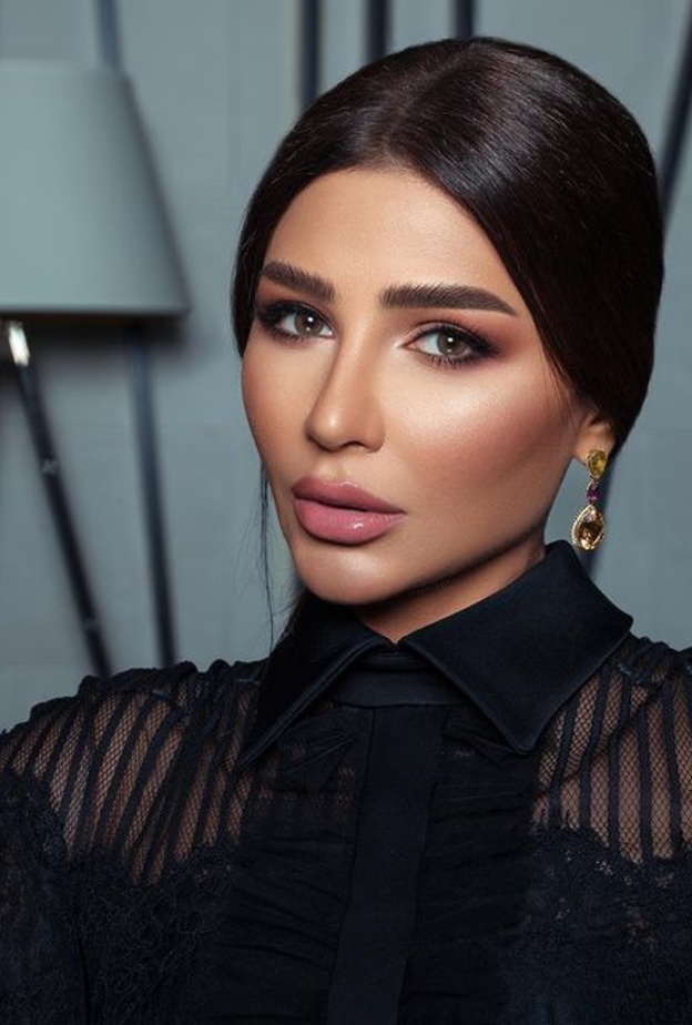 مكياج مثالي بأسلوب مهيرة عبد العزيز للإحتفال باليوم الوطني الإماراتي