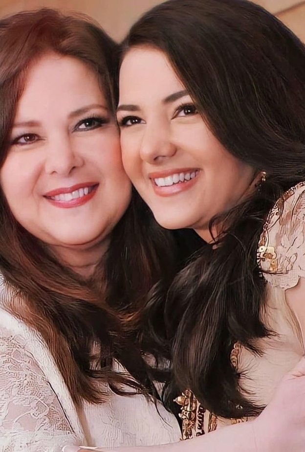 دنيا سمير غانم ووالدتها