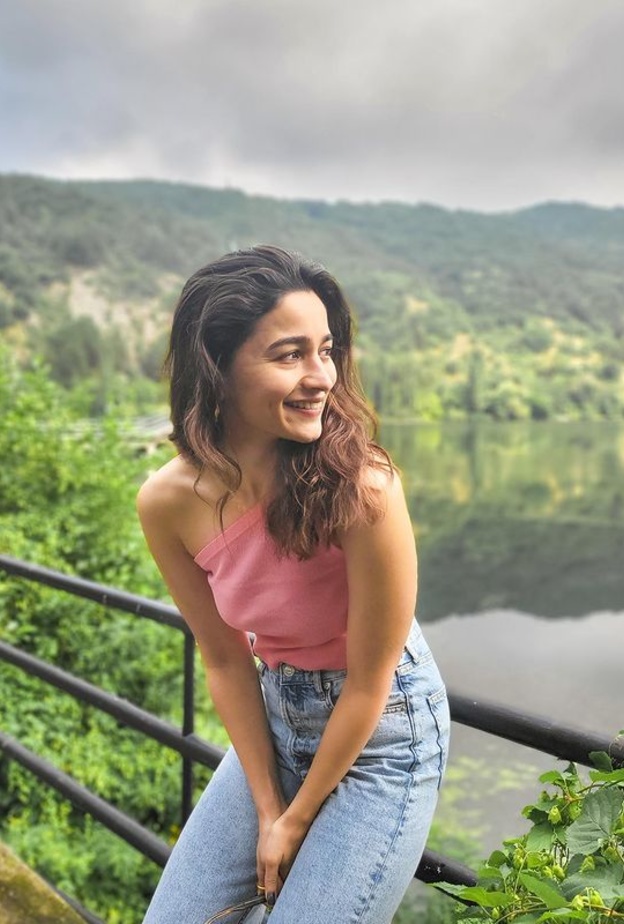 شاهدوا بالصور شبيهة عليا بهات