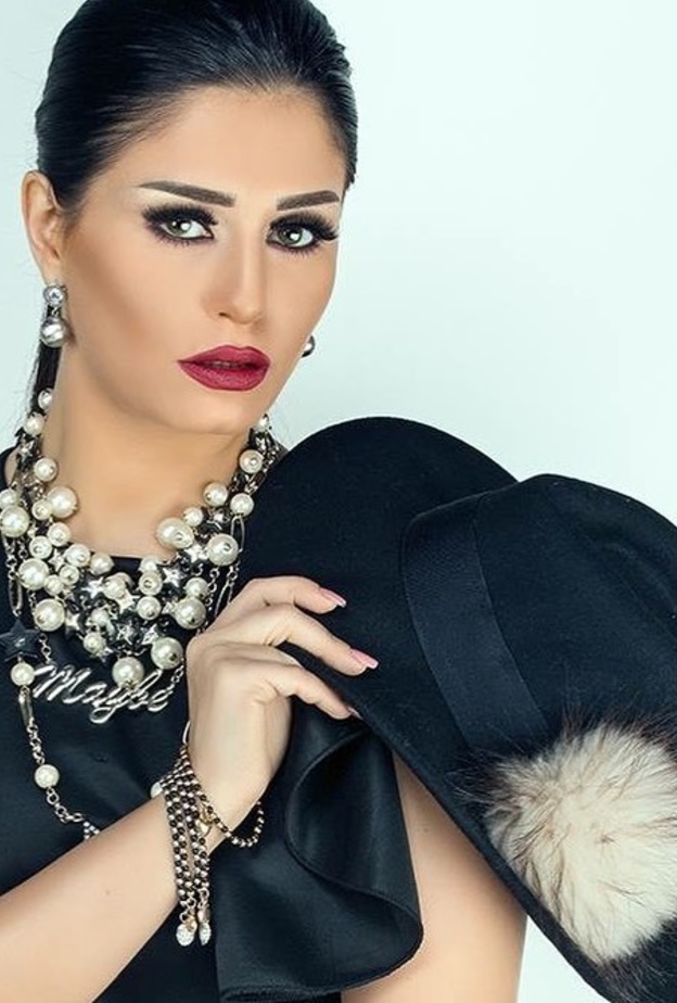 الفنانة منة فضالي