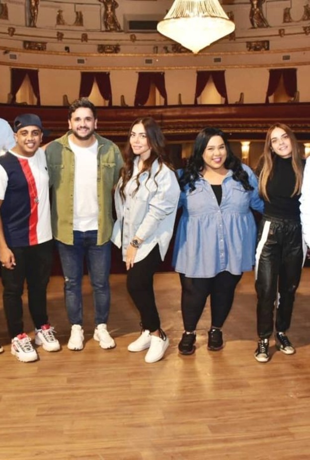 أبطال مسرحية "عائلة تس"